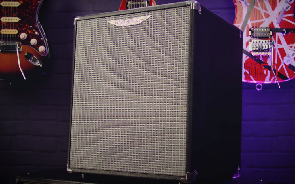 How to Tell a Bass Amp From a Guitar Amp