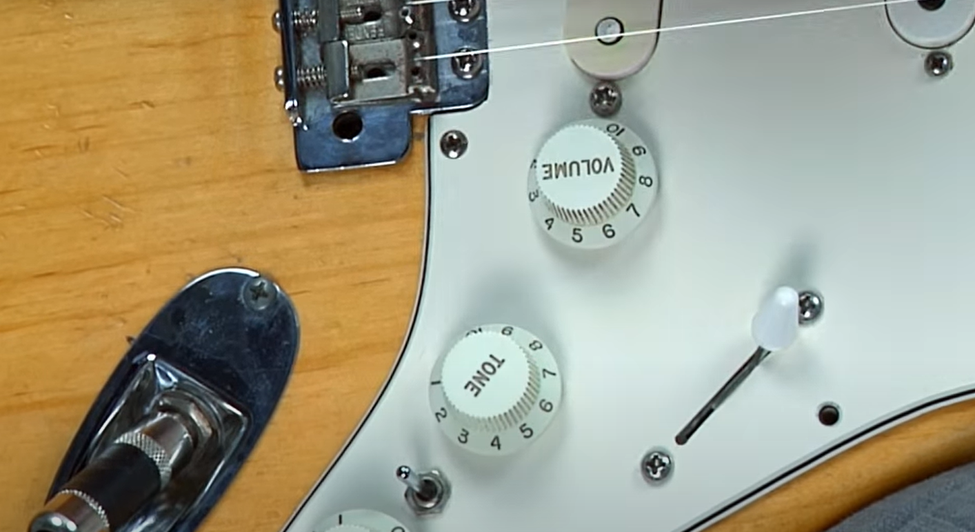 How to Make Your Electric Guitar Sound Like Rock? MetalMusicGuide